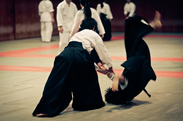 Aikido: Don't fail when practicing demonstrations (free techniques) To be aware of the present
