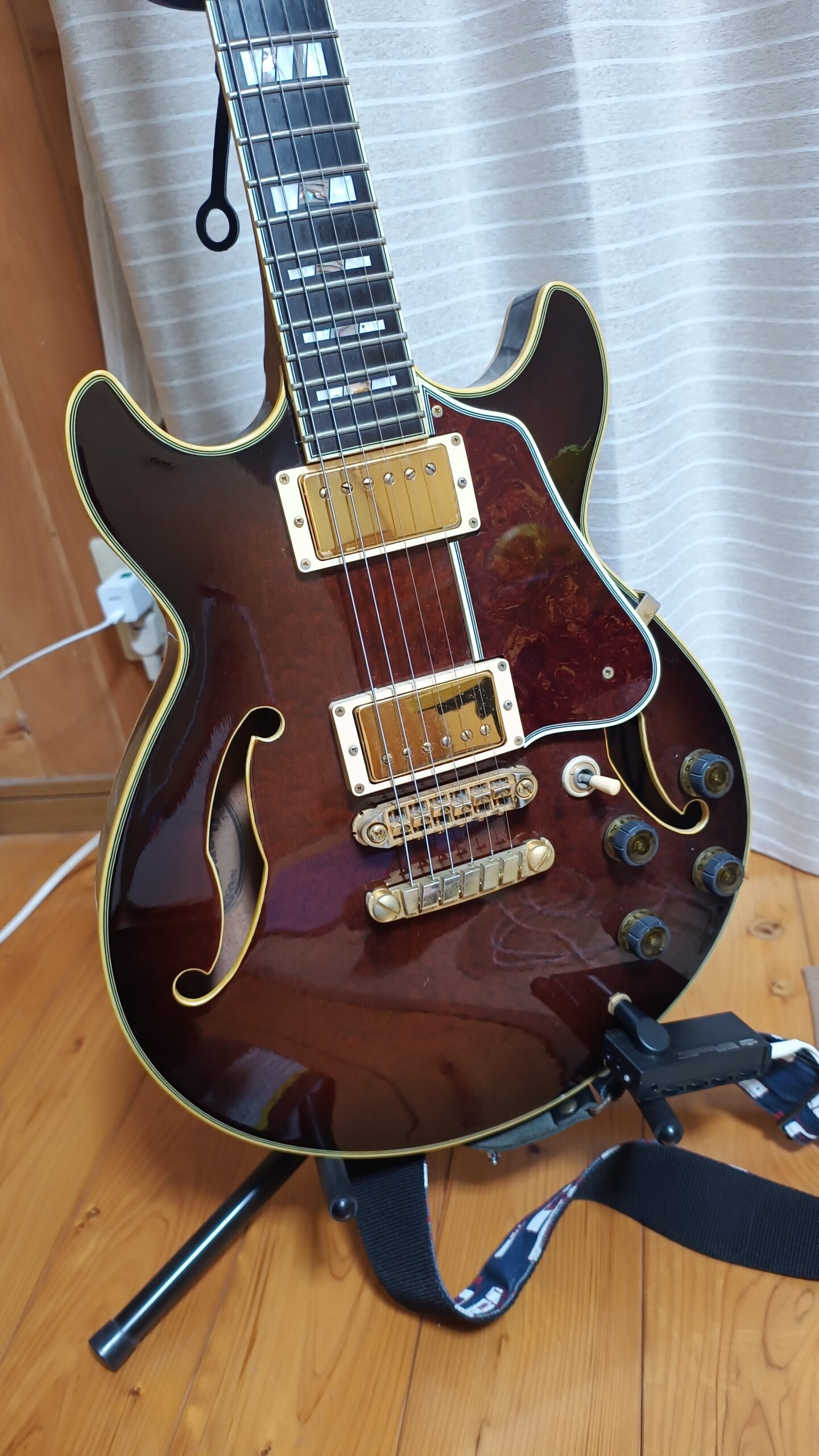 J'ai commencé à prendre des cours de guitare et je construis des entraînements de base
